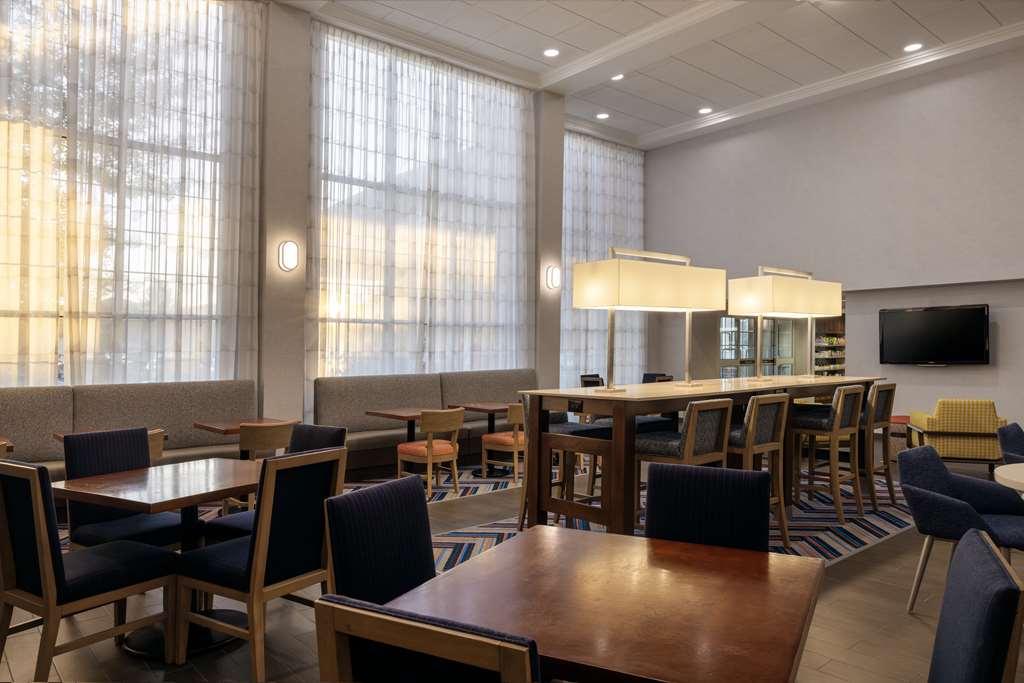 Hampton Inn & Suites State College At Williamsburg Square Restoran gambar